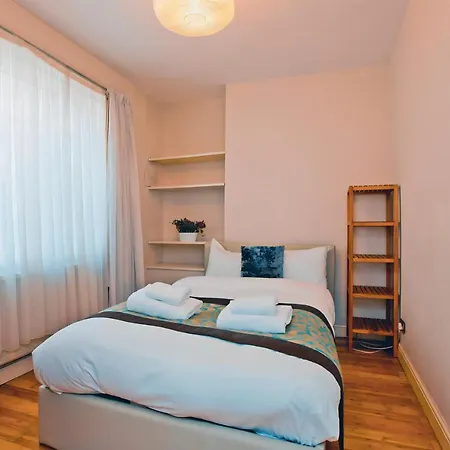 Apartment Gorgeous 2-bed Flat - 25 Minutes Walk From Winter Wonderland London