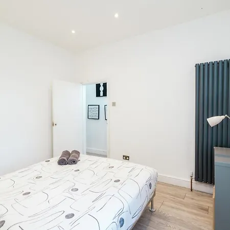 Modern 2 Bed Close To Westfield Stratford Mall With Garden
