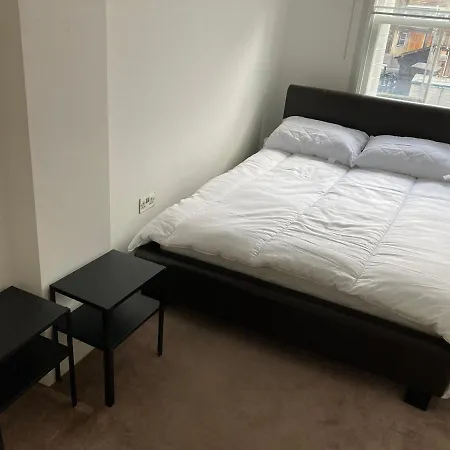 Two Double Bedroom Flat In Soho Apartment *