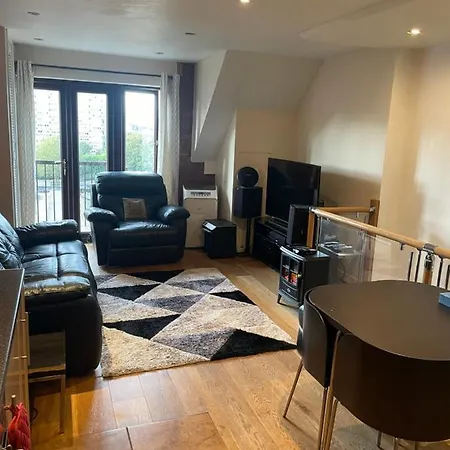 Modern Duplex With Great Views Of The River Thames Apartman