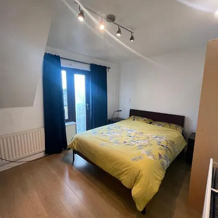 Modern Duplex With Great Views Of The River Thames London