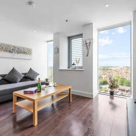 2 Bedroom Flat In Bp65 *
