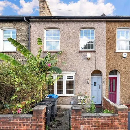 Cosy 3 Bed In Colliers Wood * Londra