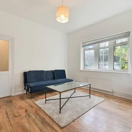 Cosy 3 Bed In Colliers Wood Londra