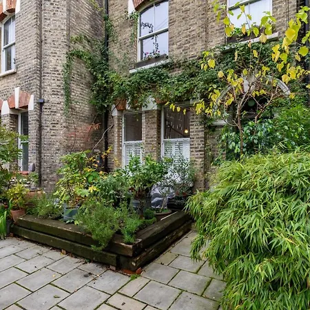 Apartment Beautiful Two Bed Abode In South West *