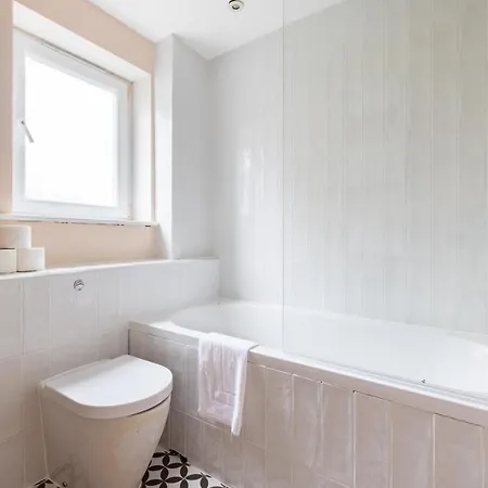 The Walworth Hideout - Elegant 2bdr Flat London