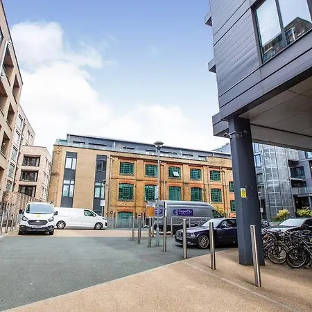 Cosy Spacious Studio Flat Stratford / Bow London