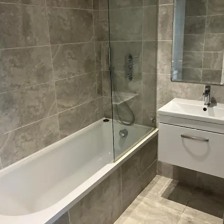 Splendid 2 Bed Flat With Private Terrace In Wimbledon - 2 The Queens Apartman *