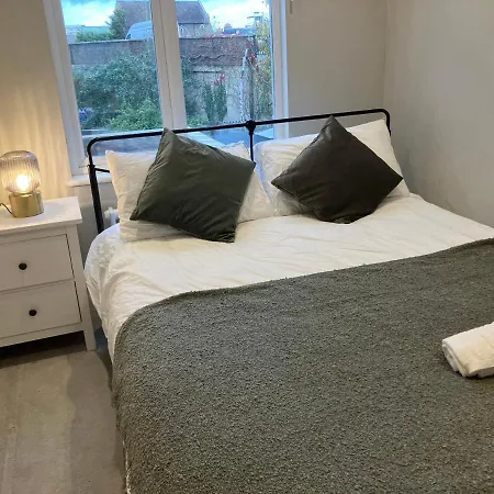 Apartman Splendid 2 Bed Flat With Private Terrace In Wimbledon - 2 The Queens
