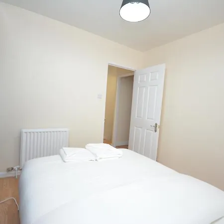 Lovely 3 Bedroom House * Dagenham