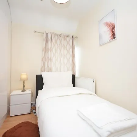 Lovely 3 Bedroom House Holiday home *