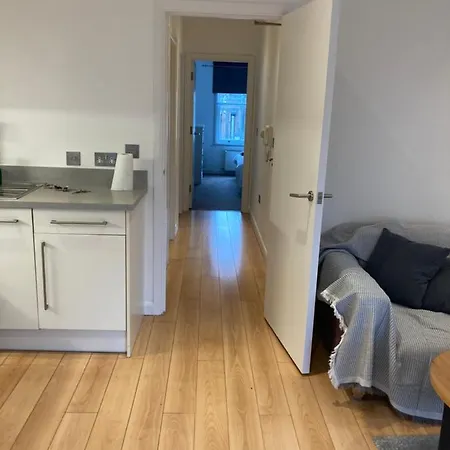 Two Double Bedroom Flat In Soho Apartment *