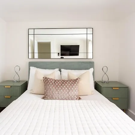 2 Bedroom In Covent Garden Sleeps 6 *