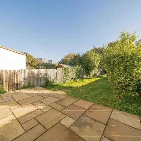 Apartment Cosy 3 Bedroom House With Free Parking Near Kingston Thames *