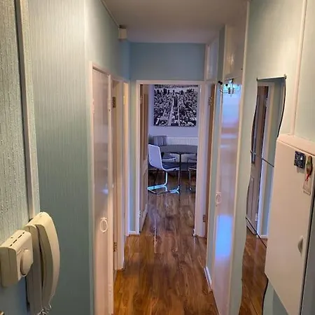 Entire Flat, Comfortable 2 Double Bedrooms