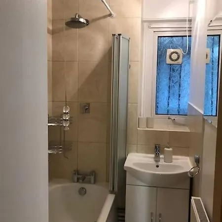 Entire Flat, Comfortable 2 Double Bedrooms Apartment