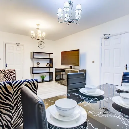 Holiday home 6 - 7 Beds-sleeps 12-elizabeth Line-free Parking *