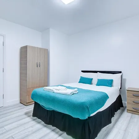 Holiday home 6 - 7 Beds-sleeps 12-elizabeth Line-free Parking