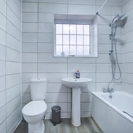 6 - 7 Beds-sleeps 12-elizabeth Line-free Parking
