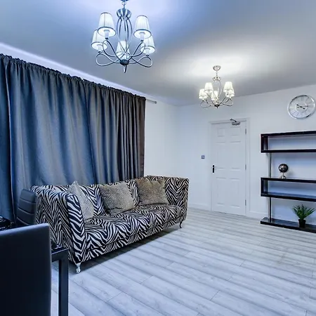 6 - 7 Beds-sleeps 12-elizabeth Line-free Parking