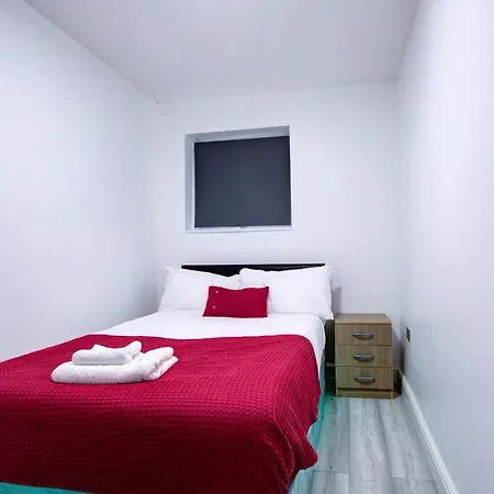 Holiday home 6 - 7 Beds-sleeps 12-elizabeth Line-free Parking