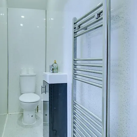 6 - 7 Beds-sleeps 12-elizabeth Line-free Parking