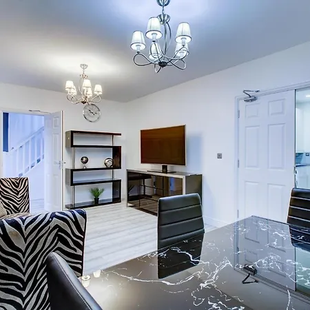 6 - 7 Beds-sleeps 12-elizabeth Line-free Parking Holiday home *