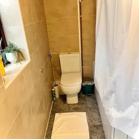 Apartamento Cosy 2 Bedroom Detached House In *