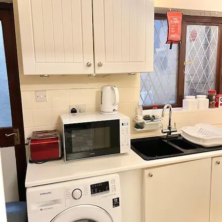 Apartamento Cosy 2 Bedroom Detached House In *