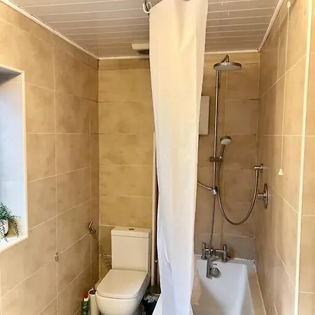 Apartamento Cosy 2 Bedroom Detached House In *