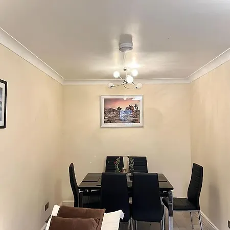 Apartamento Cosy 2 Bedroom Detached House In *