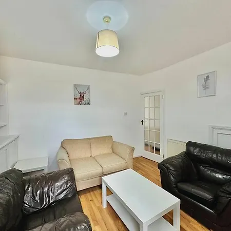 Spacious Lovely 4 Bedroom House Holiday home Ilford