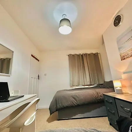 Spacious Lovely 4 Bedroom House Holiday home