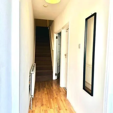 Spacious Lovely 4 Bedroom House