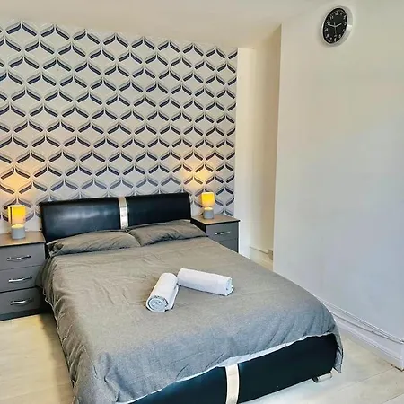 Spacious Lovely 4 Bedroom House Holiday home
