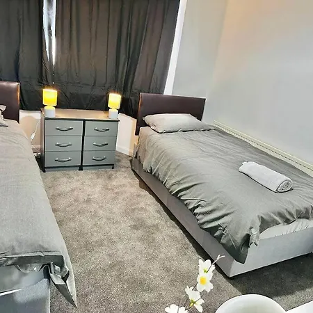 Holiday home Spacious Lovely 4 Bedroom House Ilford