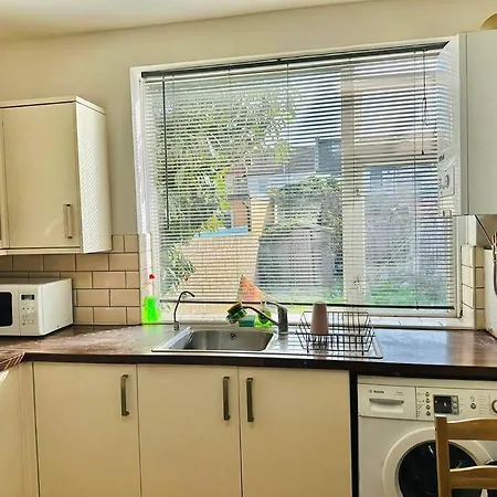 Holiday home Spacious Lovely 4 Bedroom House *