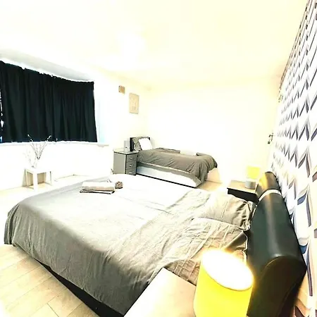 Holiday home Spacious Lovely 4 Bedroom House *