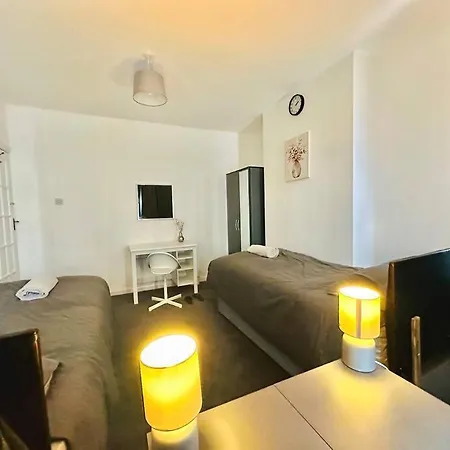 Spacious Lovely 4 Bedroom House