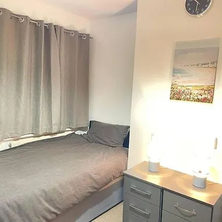 Holiday home Spacious Lovely 4 Bedroom House