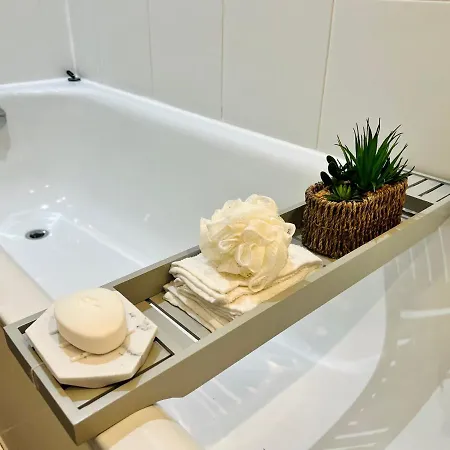 Apartment Canary Luxury Modern 1 Bedroom London