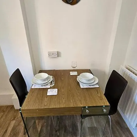 Spacious Two Bedroom In Battersea, Free Parking * Londres