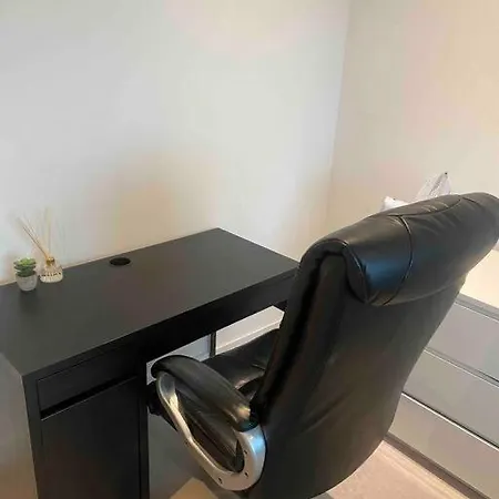Luxury 2 Bed Ensuite 2 Bathroom East Croydon Apartment *