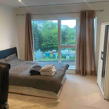 Luxury 2 Bed Ensuite 2 Bathroom East Croydon