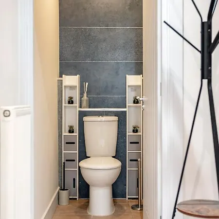 Lovely 4 Bedroom Flat In Wandsworth- London