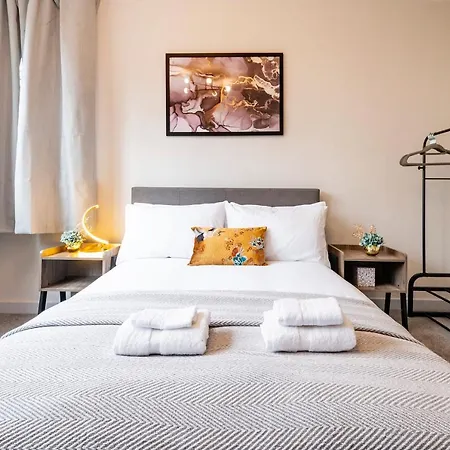 Lovely 4 Bedroom Flat In Wandsworth- *