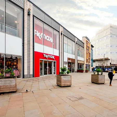 Lovely 4 Bedroom Flat In Wandsworth- Apartment London