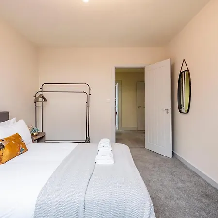 Lovely 4 Bedroom Flat In Wandsworth- London