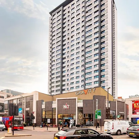 Lovely 4 Bedroom Flat In Wandsworth- Apartment