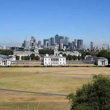 Modern, Large Independent With En-suite Bathroom In Private Owned London